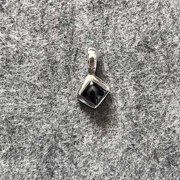 Black onyx and silver pendant - Picture 1 of 3